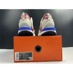 Hypeyourbeast Sacai X Nike Pegasus Vaporfly White / Red 33 Hypeyourbeast Sacai X Nike Pegasus Vaporfly White / Red