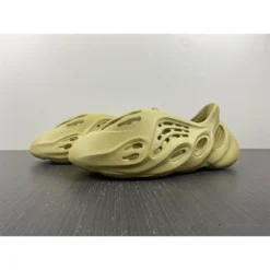 Hypeyourbeast Yeezy Foam Runner 'Yellow' 20 Hypeyourbeast Yeezy Foam Runner 'Yellow'