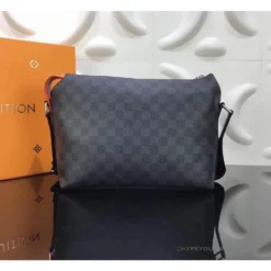 Hypeyourbeast DAMIER COBALT RACE DISCOVERY MESSENGER PM 12 Hypeyourbeast DAMIER COBALT RACE DISCOVERY MESSENGER PM