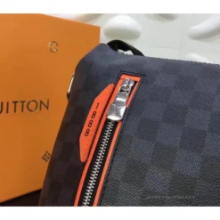 Hypeyourbeast DAMIER COBALT RACE DISCOVERY MESSENGER PM 14 Hypeyourbeast DAMIER COBALT RACE DISCOVERY MESSENGER PM