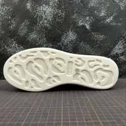 HypeYourBeast Alexander McQueen White / Navy 31 HypeYourBeast Alexander McQueen White / Navy