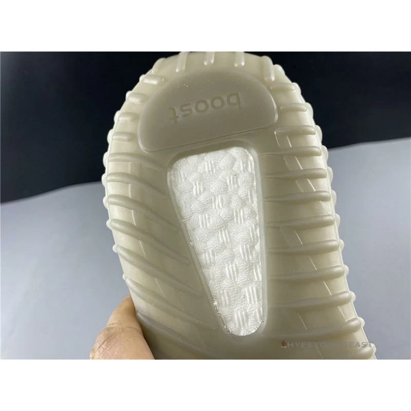 HypeYourBeast Adidas Yeezy Boost 350 V2 'Tail Light' 12 HypeYourBeast Adidas Yeezy Boost 350 V2 'Tail Light'