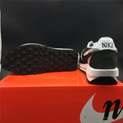 Hypeyourbeast Nike LD Waffle Sacai Dark Grey 46 Hypeyourbeast Nike LD Waffle Sacai Dark Grey